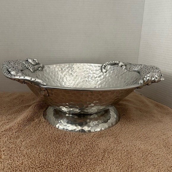 Arthur Court Retired 2000 Large Hammered Aluminum Footed Leopard Bowl - Picture 6 of 9